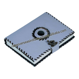 Carnet de croquis en spirale en cuir véritable de ton blanc et noir de qualité supérieure pour journal intime - Product Image 1