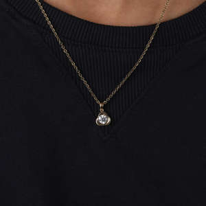 Pendentif minimaliste personnalisé en or plaqué 14 carats avec diamant de laboratoire taillé, pour femme, nouvelle tendance, serti clos classique, 0,5 carat total - Product Image 5