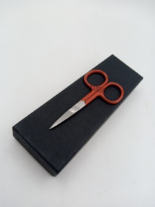 Tijeras Profesionales para Cejas con Recubrimiento en Polvo Color Naranja Oscuro, Hoja Recta de Acero Inoxidable con Punta Afilada y Logotipo Personalizado - Product Image 6