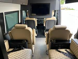 Sprinter 2500 Regency Xalta LX Tour 2022, Conversión Clase B, Interior de Lujo Personalizado - Product Image 6