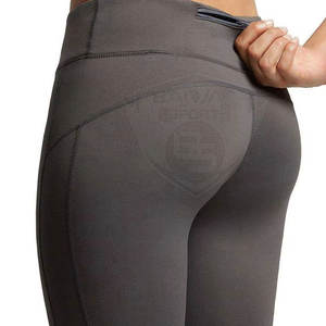 Leggings de yoga elásticos de alta calidad en stock, diseño único, hechos con la mejor calidad, ligeros. - Product Image 5