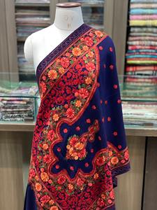 Chal de Cachemira azul real hecho a mano con toque étnico de lana fina Sozni Work para bodas y estilo de temporada de invierno - Product Image 3