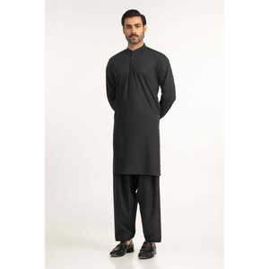 ชุดสูทผู้ชายสีดำปักลายดอกไม้ทรงเข้ารูป คุณภาพสูง ผ้าโพลีเอสเตอร์ แจ็คเก็ตแบบกระดุมแถวเดียวและสองแถว ปิดด้วยซิป แบบ 2 ชิ้น MOQ - Product Image 4