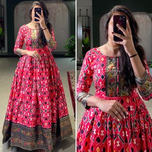 คอลเลคชั่น dola ชุดผ้าไหมพิมพ์ลายและฟอยล์ - Product Image 5