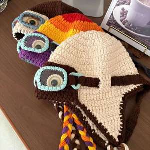 Chapeau Aviateur en Coton Tricoté Fait Main au Crochet 2025 – Mignon, Amusant, Unisexe, Décontracté, Protection des Oreilles, Chaud Hiver, Coupe-Vent avec Sangle et Pompon - Product Image 3