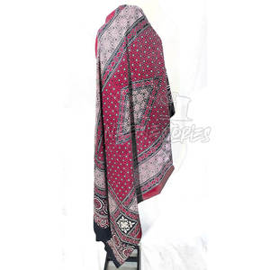 Écharpe inspirée des écharpes Ajrak brodées à la main de qualité supérieure avec détail de la main Option légère et fluide pour un look moderne - Product Image 4