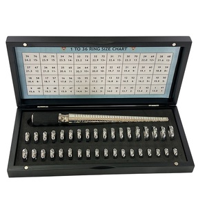 Juego de Medición de Anillos Universal JIPSY con Agarre de Goma Superior, Mandril de Aluminio y Medidor de Tallas de Anillos en Caja de Madera - Product Image 4