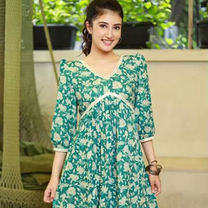 Robe indienne en coton fait à la main, robe d'été élégante à imprimé floral, robe courte boho, cadeau de mariage personnalisé pour la mariée. - Product Image 1