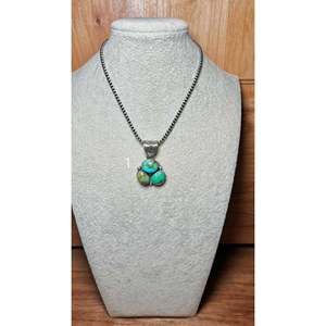 Pendentif artisanal Navajo en turquoise de la montagne Sonora et argent sterling, objet de collection culturelle - Product Image 6