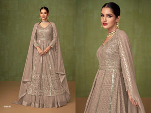 Traje de estilo pesado Georgette bordado Sal-War Colección paquistaní para venta en línea - Product Image 3