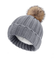 Topi Rajut Musim Dingin Mewah dengan Pom Pom Bulu Imitasi yang Dapat Dilepas, Logo Kustom, Topi Tebal dengan Hiasan Bulu, Dapat Disesuaikan, Unisex, Gambar Berkualitas Tinggi, Cocok untuk Perjalanan