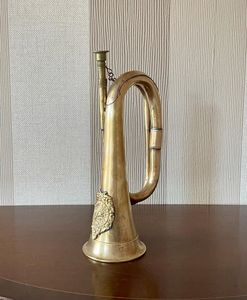 Corne de clairon en laiton élégante avec un aspect décoratif adapté aux intérieurs de maison et aux collections culturelles - Product Image 6