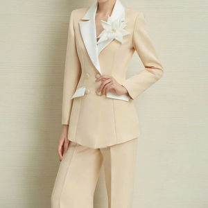 Costume pantalon blazer élégant pour femme, couleur nude et blanc |   Coton Poly Spandex |   OEM ODM Vietnam - Product Image 1