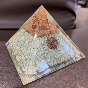 Pyramide en amazonite artisanale de grande taille, spirale en cuivre, énergie orgonique, Feng Shui, vibrations positives, décoration spirituelle bleu ciel - Product Image 3