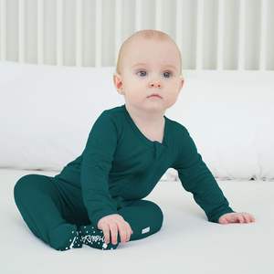Combinaison pour bébé en tissu de coton doux, respirant, anti-rétrécissement, style européen-américain, unisexe, ajustement confortable, vêtements pour nouveau-né, toucher doux - Product Image 1