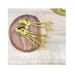 Juego de cubiertos metálicos de diseño clásico para cocina y mesa, cuchara de color latón dorado a precio asequible. - Product Image 1