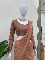TENNECY Sari Lehenga en Georgette Fantaisie avec Bordure en Dentelle Brodée de Fil, Blouse Non Cousue, Marron, Sans Plis, Longueur Cheville, pour Soirée