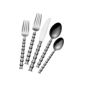 Juego de Cubiertos de Acero Inoxidable Pulido Espejo con Mango de Resina, Tenedor, Cuchara y Cuchillo para Hotel, Restaurante y Uso Doméstico - Product Image 4