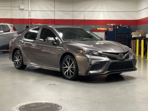 โตโยต้า แคมรี่ SE ปี 2023 มือสอง สภาพดี - Product Image 2