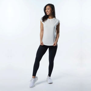 Camiseta de algodón ligera para mujer, cómoda camiseta de moda con cuello redondo en blanco para exteriores, ropa informal diaria con estilo - Product Image 4