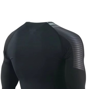 T-shirt de course d'été imprimé sur mesure, vêtements de sport de fitness, vêtements de sport de gym, compression, t-shirt à col rond pour homme, respirant, séchage rapide pour le cyclisme - Product Image 4