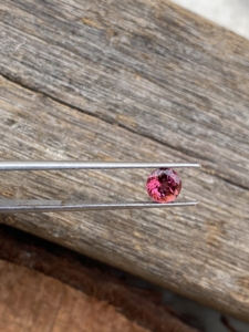 Piedra preciosa de turmalina natural 0,57 quilates Hermosa Turmalina de forma redonda de 5 MM Corte increíble para hacer joyas. - Product Image 6