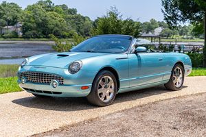 Ford Thunderbird 2002 d'occasion en bon état, 26 000 milles, 2 propriétaires, moteur V8, toit rigide amovible d'origine - Product Image 3