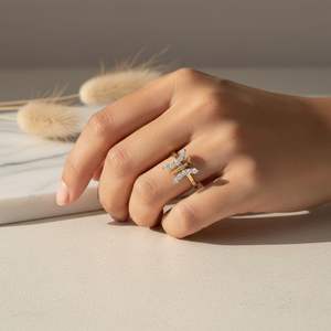 แหวนมินิมอลทรงกลมประดับเพชรแบบคลัสเตอร์รูปผีเสื้อ 0.30 กะรัต - Product Image 6