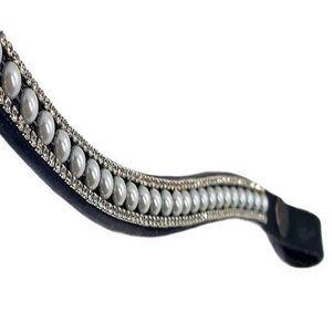 Fancy 3 líneas de cristal y Gris perla Diamante Chain Mega Bling Custom Made Black Curved Leather Horse Brow Band en Full Cob - Product Image 3