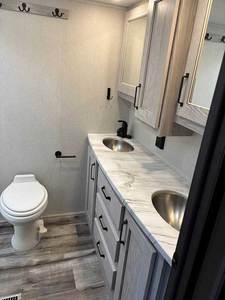 รถบ้านมือสองปี 2022 ยี่ห้อ K-e-y-s-t-o-ne รุ่น M-o-n-t-a-na High Country 331RL ประสิทธิภาพสูง พร้อมขาย - Product Image 4