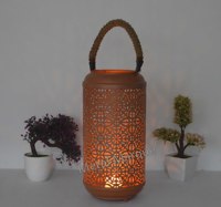 Lanterne suspendue en métal laser artisanale de style moderne de qualité supérieure, forme cylindrique, décoration de lanterne suspendue, porte-bougie fantaisie