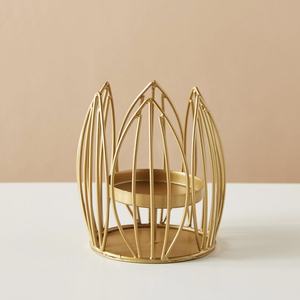 Bougeoir filaire décoratif en métal doré pour la décoration intérieure pour l'affichage des piliers de bougies chauffe-plat pendant le Ramadan de Noël - Product Image 1