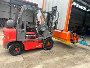 Barredora Montada en Montacargas SAYGINLAR con Cucharón Sin Escobilla Lateral, Peso 250 kg, 1 Año de Garantía - Product Image 4