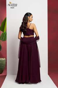 Lehenga Choli traditionnel pour femmes de haute qualité, fait à la main par des designers, en polyester recyclé, pour les occasions de mariage et de fête - Product Image 4
