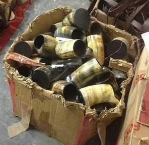 Taza de Cuerno Hecha a Mano con Diseño Animal Premium con Soporte, Pieza de Exhibición y Combinación Funcional de Vajilla - Product Image 5