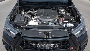 Neuf / Occasion NOIR 2023 TOYOTA HILUX DC GR SPORT Caméra arrière 360° Capacité de charge 31-40T Émissions Diesel / Essence Automatique - Product Image 3