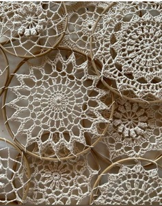 Décoration murale en macramé bohème chic, faite à la main en coton, écologique, tissée, couronne, décoration intérieure, cadeau de Noël pour les fêtes - Product Image 6