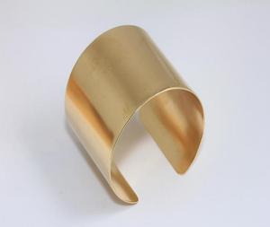 Brazalete de latón chapado en oro de alta calidad, pulsera de Joyería Moderna de diseño liso Simple personalizada para mujeres y niñas - Product Image 1