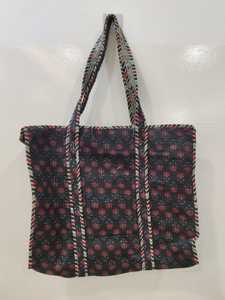 Sac fourre-tout matelassé en coton imprimé à la main, sacs fourre-tout traditionnels indiens faits à la main avec des imprimés, sac fourre-tout avec des poches intérieures - Product Image 3