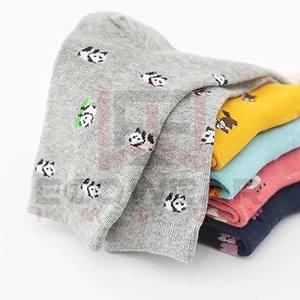 Nouveauté Chaussettes pour femmes en élasthanne/nylon à motif personnalisé Lettre Utilisation quotidienne Antibactériennes Respirantes Haute qualité Vente en gros - Product Image 6