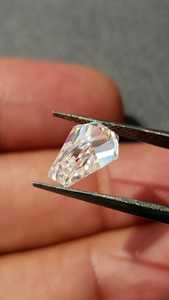 Diamante cultivado en laboratorio de 2 quilates con corte escudo VVS para la fabricación de anillos, corte elegante, certificado IGI, diamante CVD suelto a precio mayorista desde India. - Product Image 2