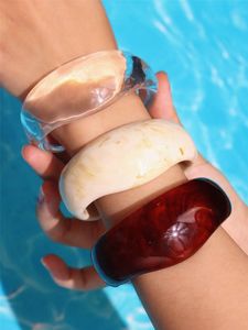 Bracelet en résine sculpté à la main de couleur personnalisée, style classique et tendance pour la décoration de table festive, écologique, prix bas, artisanat bh - Product Image 6