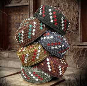 Chapeau de Kufi de Prière Traditionnelle Musulmane pour Hommes Brodé Afghan Islamique en Gros Couvre-chef Premium en Plusieurs Couleurs et Tailles - Product Image 3