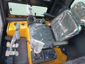 Mini-excavatrice multifonctionnelle de 2,2 tonnes, pelleuse de jardin personnalisée avec moteur et propulseur haute performance - Product Image 4