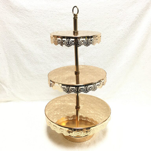 Soporte de exhibición de pastel de Metal para fiesta de boda de calidad superior hecho a mano nuevo acabado dorado en Soporte redondo de decoración de boda de tres capas - Product Image 2