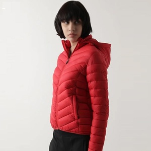 Chaqueta acolchada transpirable empacable resistente al agua con cremallera completa de manga larga ligera de piel de oveja para mujer decoración de letras - Product Image 2