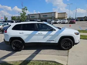 Jeep Cherokee 2023 impecablemente limpio - Product Image 3