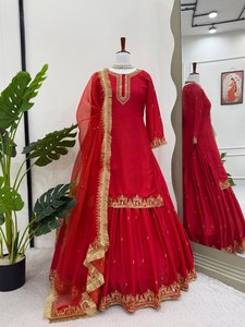 Costume de mariée Sharara pour femme traditionnelle avec broderie lourde et filet Dupatta Red Lehenga Choli pour les mariages - Product Image 5