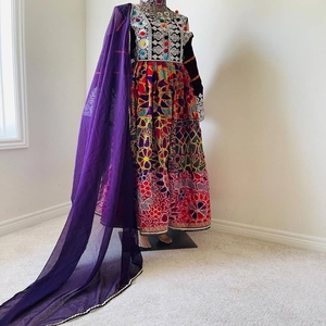 Listo para usar Mujeres Hecho a mano Afghani Conjunto completo en color verde y color personalizado Vestidos étnicos afganos únicos en venta al por mayor - Product Image 3