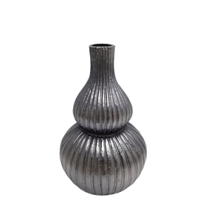 Vaisselle design antique Vase à fleurs en aluminium décoratif Finition grise pour la décoration de la maison et du mariage Vase en métal - Product Image 1